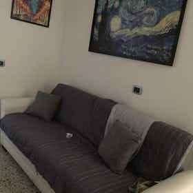 Appartamento in affitto a 800 € al mese a Naples, Via Maddalena Postica