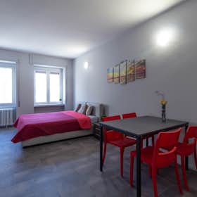 Appartamento for rent for 1.350 € per month in Lecco, Corso Martiri della Liberazione