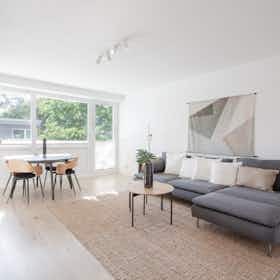 Apartment for rent for €2,500 per month in Düsseldorf, Arnold-Schönberg-Straße