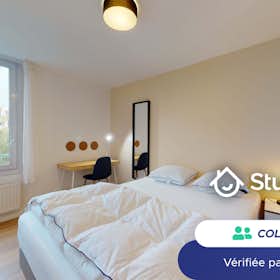 Private room for rent for €631 per month in Champs-sur-Marne, Allée des Charmilles