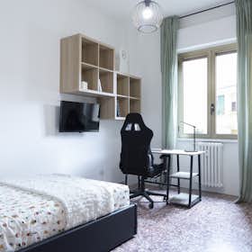 Private room for rent for €720 per month in Milan, Via Emilio Faà Di Bruno