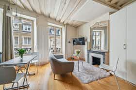 Apartment for rent for €2,100 per month in Paris, Rue Mazarine