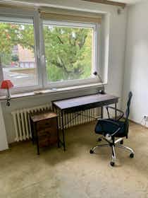 私人房间 正在以 €550 的月租出租，其位于 Hannover, Apenrader Straße