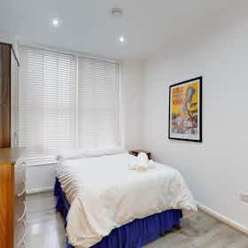 Studio for rent for £1,645 per month in London, Blenheim Gardens