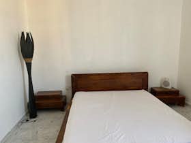 Private room for rent for €350 per month in Naples, Via Duomo