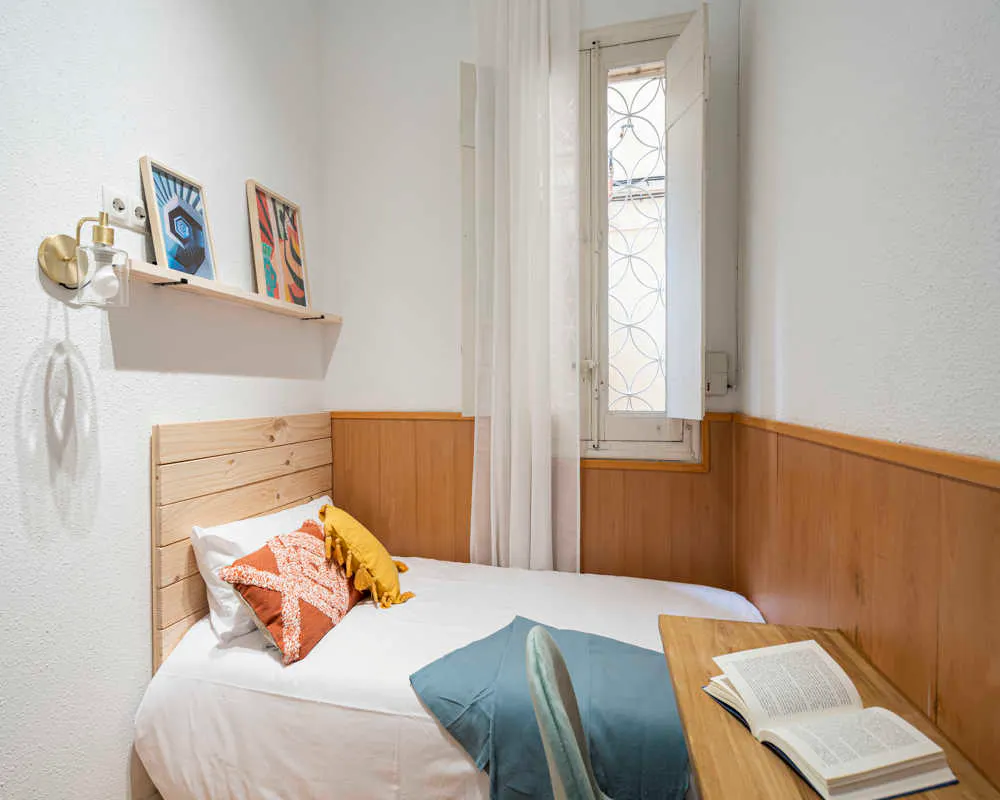 Private room in Calle Hermanos Álvarez Quintero, Madrid (1438721) ROOM 1