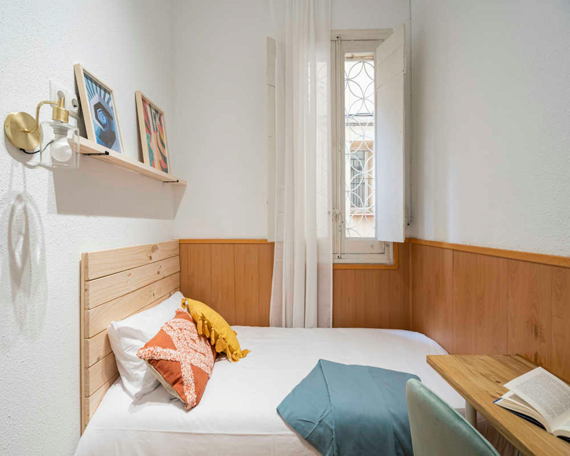 Calle Hermanos Álvarez Quintero, Madrid preview