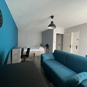 Studio for rent for €1,230 per month in Montpellier, Place de Thessalie