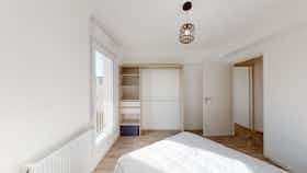 私人房间 正在以 €380 的月租出租，其位于 Poitiers, Rue du Petit Tour
