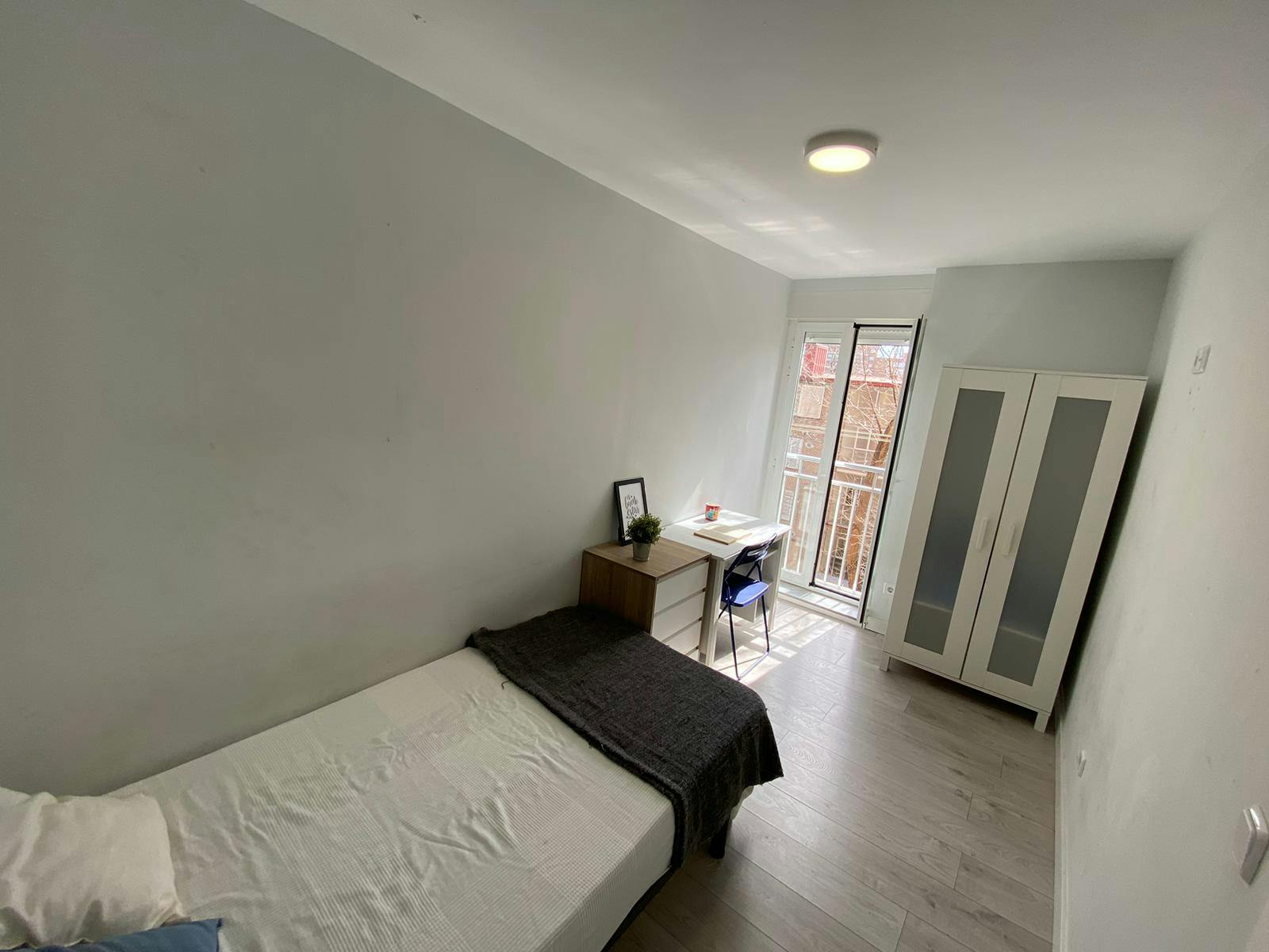 Private room in Calle de San Juan de Mata, Madrid (1439053) room image 1