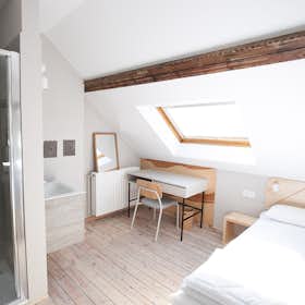 Отдельная комната сдается в аренду за 800 € в месяц в Schaerbeek, Avenue Milcamps