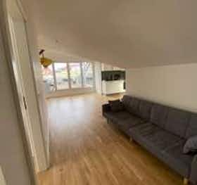 Mehrbettzimmer zu mieten für 640 € pro Monat in Stuttgart, Neckarstraße