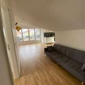 Gedeelde kamer te huur voor € 640 per maand in Stuttgart, Neckarstraße