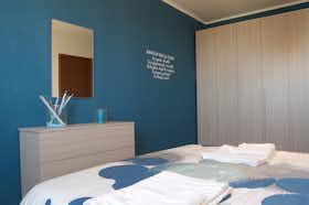 Apartment for rent for €1,170 per month in Cologno Monzese, Via Luigi Einaudi