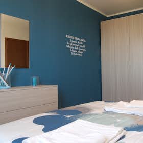 公寓 正在以 €1,170 的月租出租，其位于 Cologno Monzese, Via Luigi Einaudi