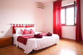 Gedeelde kamer te huur voor € 750 per maand in Selargius, Via Palmiro Togliatti