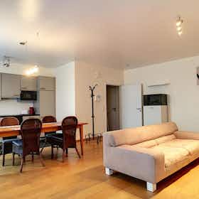 Lägenhet att hyra för 1 950 € i månaden i Schaerbeek, Avenue Charbo