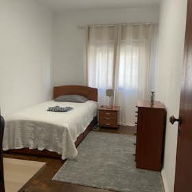WG-Zimmer for rent for 400 € per month in Oeiras, Praceta de Manica