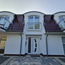 Apartment for rent for €2,500 per month in Hoppegarten, Farmersteg
