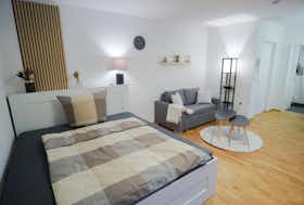 Appartement te huur voor € 1.399 per maand in Köln, Waisenhausgasse