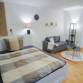 Apartment for rent for €1,399 per month in Köln, Waisenhausgasse