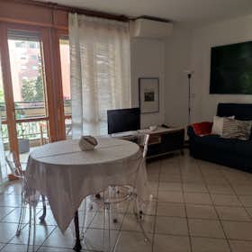 Apartment for rent for €1,600 per month in Milan, Via Caduti in Missione di Pace