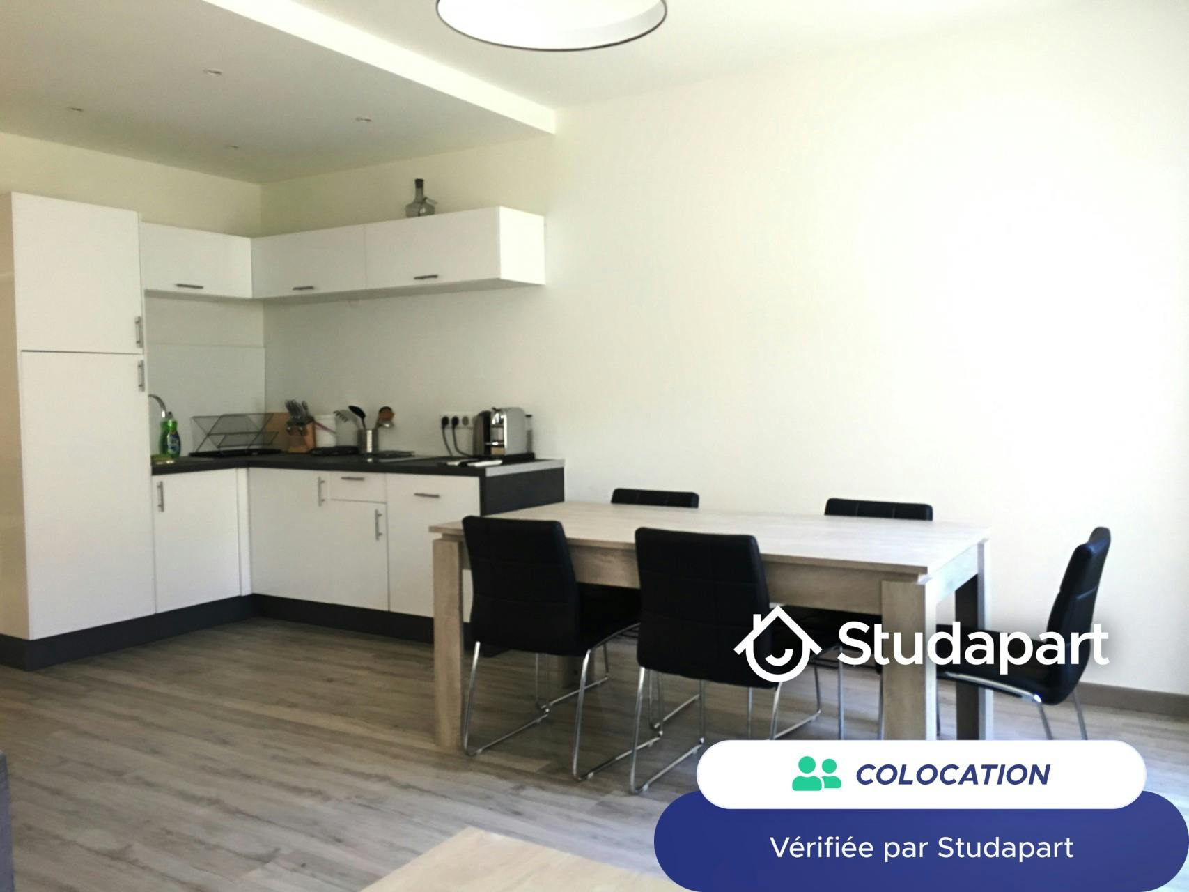 Cameră privată de închiriat pentru 625 EUR pe lună în Antibes, Rue du Bas-Castelet