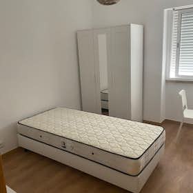 Private room for rent for €420 per month in Loures, Praceta Comandante Cristóvão Barata Lima