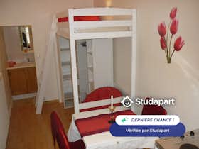 Apartamento para alugar por € 480 por mês em La Rochelle, Rue de l'Évescot