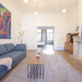 Apartment for rent for €3,000 per month in Ixelles, Rue du Prince Royal