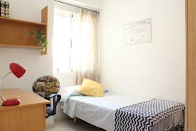 Private room for rent for €270 per month in Granada, Calle Pedro Antonio de Alarcón