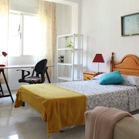 Private room for rent for €300 per month in Granada, Calle Pedro Antonio de Alarcón
