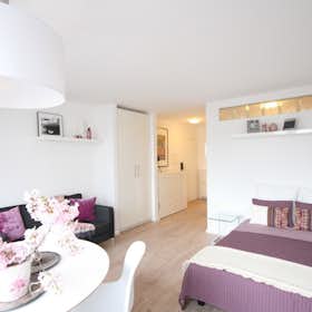 Appartement te huur voor € 1.100 per maand in Düsseldorf, Brückenstraße