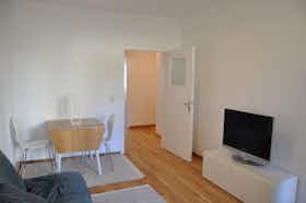 Apartment for rent for €1,300 per month in Düsseldorf, Cantadorstraße