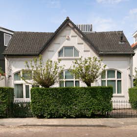 Casă de închiriat pentru 1.800 EUR pe lună în Helmond, Oranjelaan