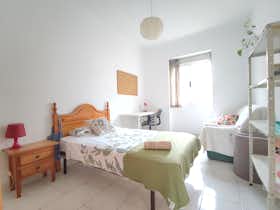 Отдельная комната сдается в аренду за 290 € в месяц в Granada, Calle Pedro Antonio de Alarcón