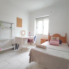Private room for rent for €290 per month in Granada, Calle Pedro Antonio de Alarcón