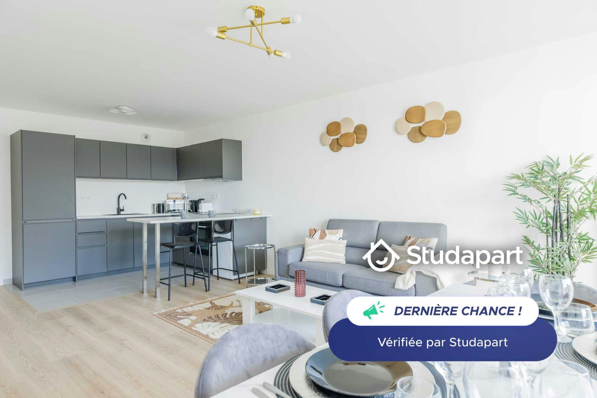 Apartment for rent for €2,700 per month in Colombes, Avenue François Bernier