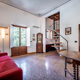 Apartment for rent for €1,400 per month in Florence, Via Laura