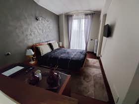 Private room for rent for €650 per month in Carugate, Via 25 Aprile