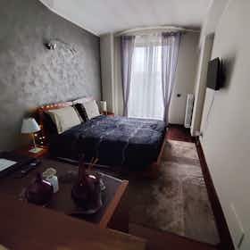Приватна кімната за оренду для 650 EUR на місяць у Carugate, Via 25 Aprile