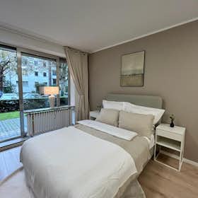 Apartment for rent for €1,150 per month in Düsseldorf, Schumannstraße