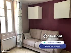 Apartament de închiriat pentru 580 EUR pe lună în L’Isle-sur-la-Sorgue, Place de la Juiverie