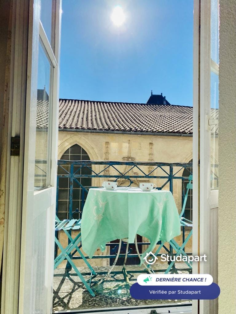 Appartement à louer pour 640 €/mois à La Rochelle, Rue du Collège