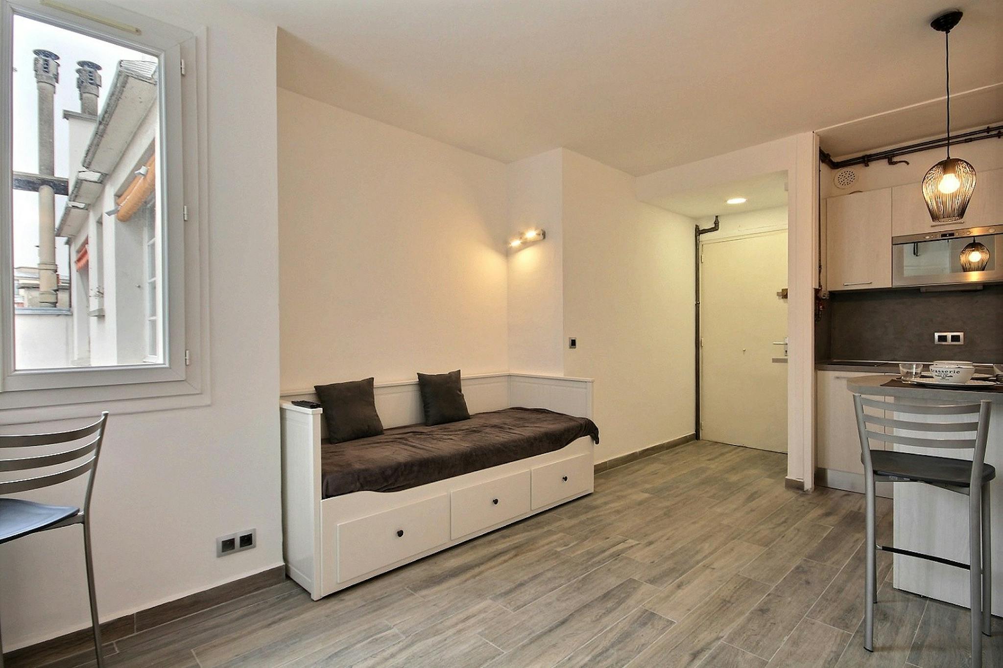 Rue Jean-Jacques Rousseau, Paris preview