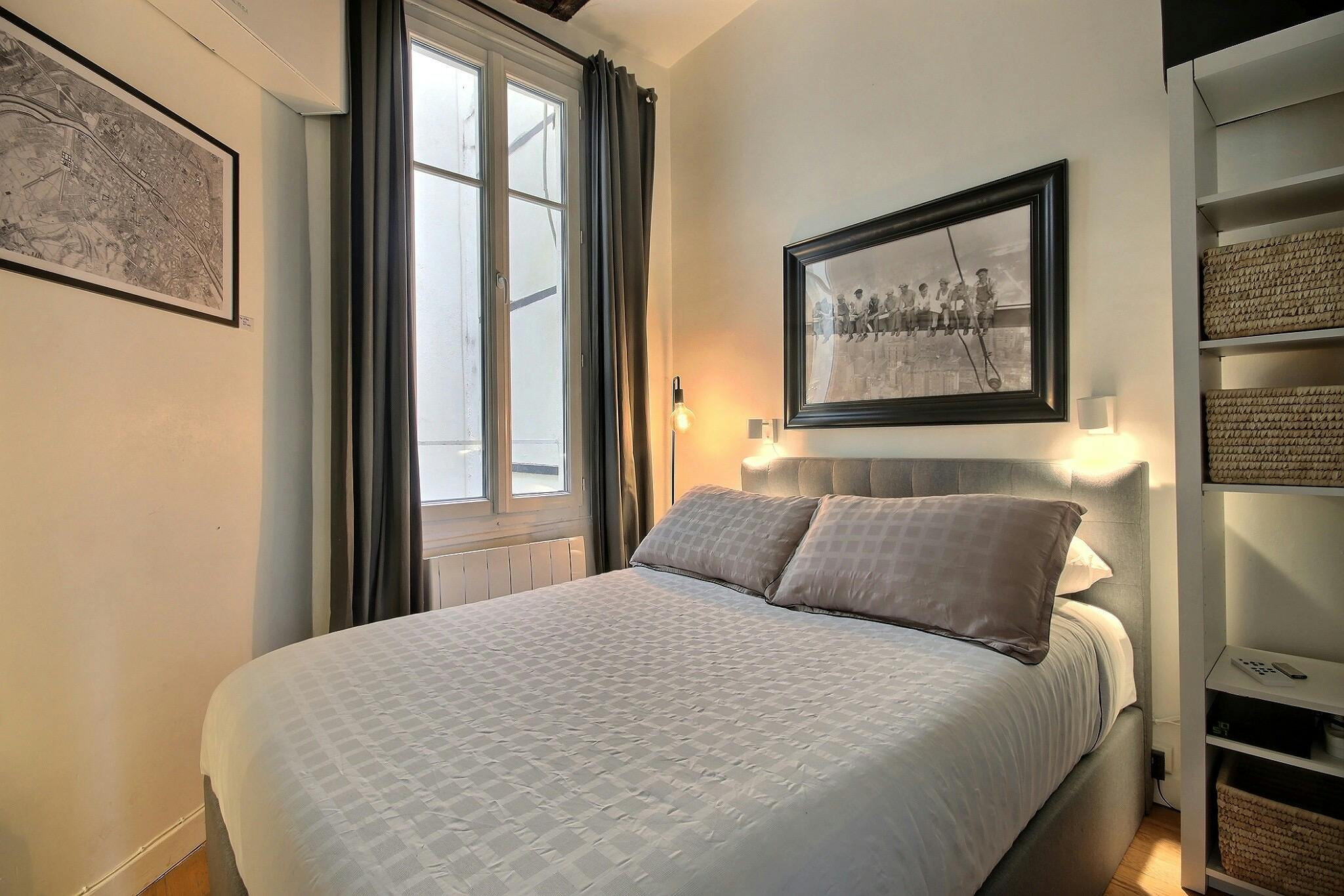 Apartment for rent for €2,484 per month in Paris, Rue Saint-Antoine