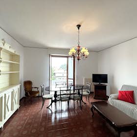 Appartement te huur voor € 1.000 per maand in Novara, Corso Risorgimento