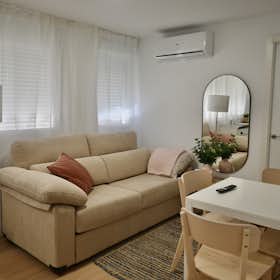 公寓 正在以 €1,500 的月租出租，其位于 Madrid, Pasaje de la Virgen de la Alegría