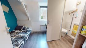 私人房间 正在以 €430 的月租出租，其位于 Tourcoing, Rue des Ursulines