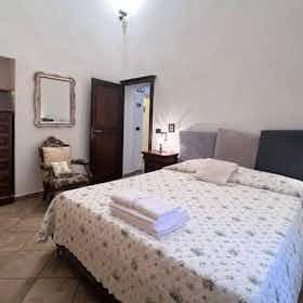 Appartement à louer pour 1 000 €/mois à Siena, Via del Porrione
